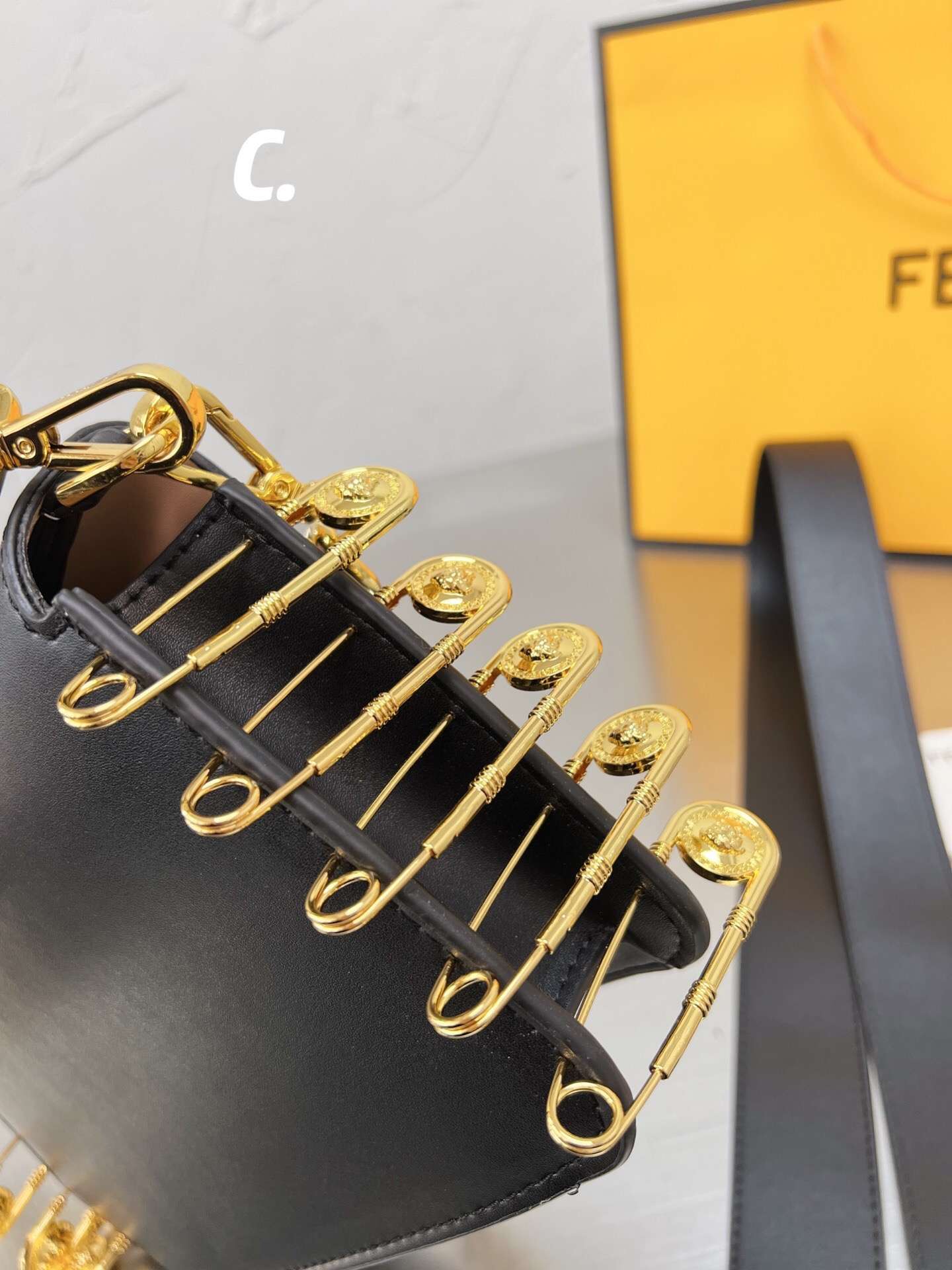 Fendi shoulder bag - Laxe Online