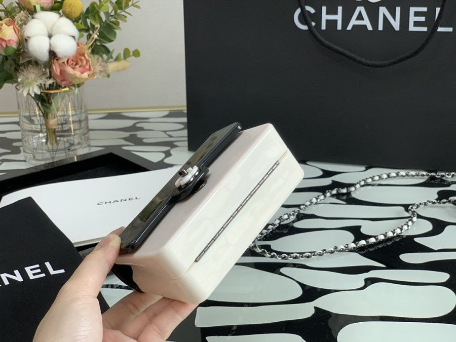 Evening bag made of metal and black from Chanel - Laxe Online