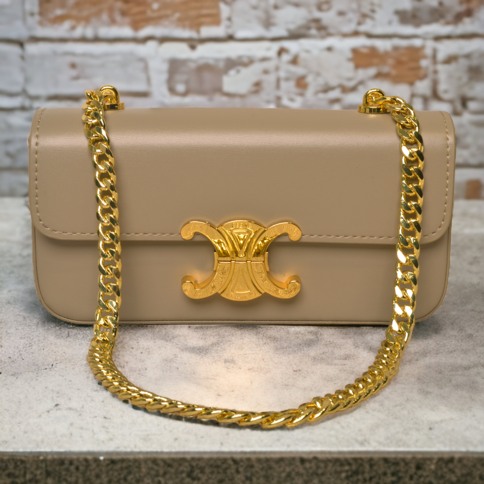 Celine chain shoulder bag in patent calf leather - Laxe Online